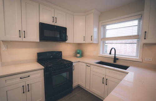 Elmhurst Maison | Charming ModernRetro Home!