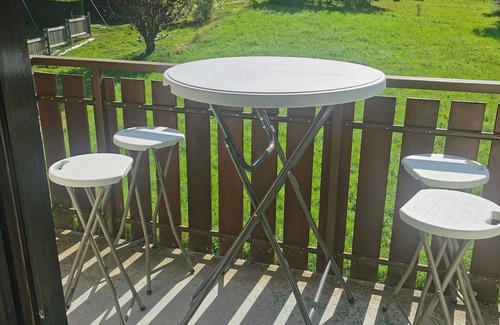 Mijoux Appartement | Charming mountain apartment with balcony.