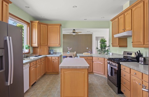 Saugerties Maison | Charming Mountain Retreat w Hot Tub
