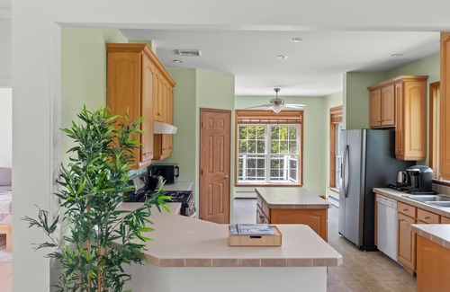 Saugerties Maison | Charming Mountain Retreat w Hot Tub