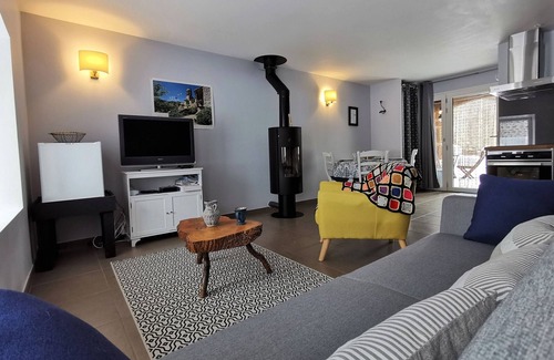La Fagette Cottage | Gîte rénové idéal pour randos et astronomie, calme assuré, proche Puy-en-Velay et activités nature.