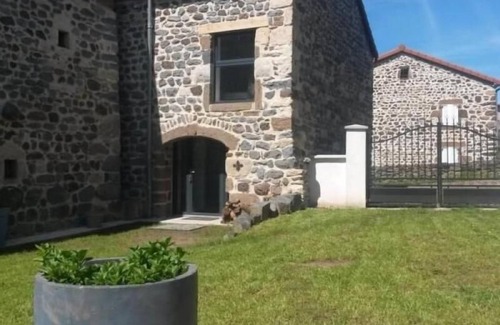 La Fagette Cottage | Gîte rénové idéal pour randos et astronomie, calme assuré, proche Puy-en-Velay et activités nature.