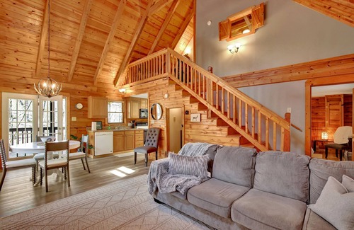Pine Mountain Cabine | Charming Mountain Ridge View Cozy Cabin near FDR State Park and Callaway Gardens