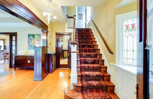East Isles Maison | Charming MPLS Home with Patio - Walk to Uptown!