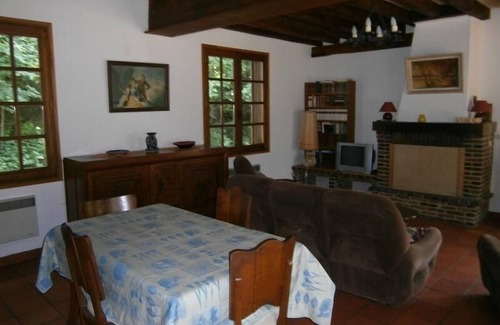 Authon-du-Perche Cottage | Maison de charme en pleine nature avec étang de pêche, proche d'Authon-du-Perche, animaux admis.