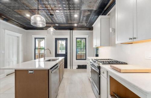 Saratoga Springs Maison | Charming Newly Renovated House Next Door to Track