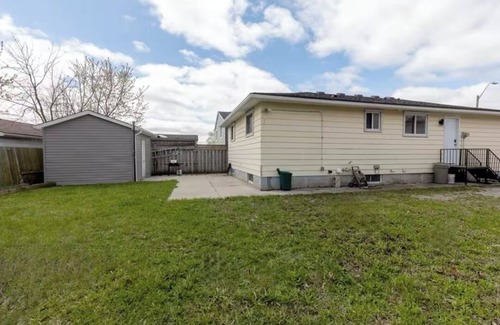 Hamilton Maison | Charming Newly Reno'd 2-bedroom lower level bungalow in Hamilton with AC