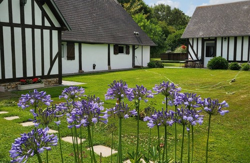 La Roussiere Cabine | Charming Normandy-style guest cottage, pets welcome, enclosed grounds