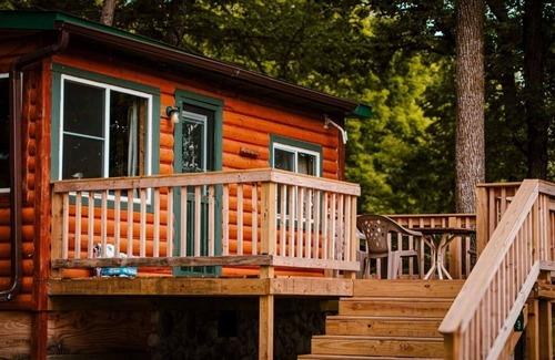 Puposky Cabine | Charming Northwoods Cabin - Large Deck & Scenic Views