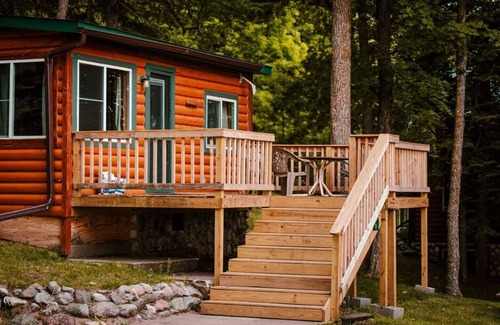 Puposky Cabine | Charming Northwoods Cabin - Large Deck & Scenic Views