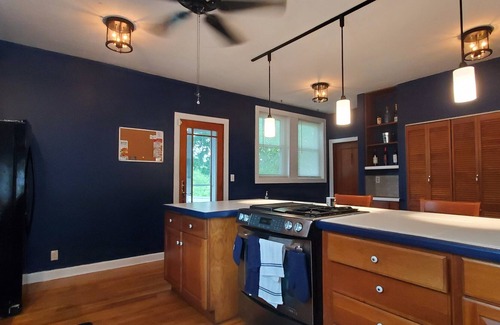 Oswego Maison | Charming Oasis in the Heart of Oswego!! Your Home Away from Home 🏡✨!!