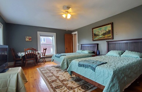 Oswego Maison | Charming Oasis in the Heart of Oswego!! Your Home Away from Home 🏡✨!!