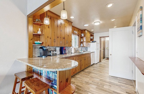 Gleneden Beach Maison | Charmante maison en bord de mer avec bain à remous, vue imprenable et chambre pour tout le monde