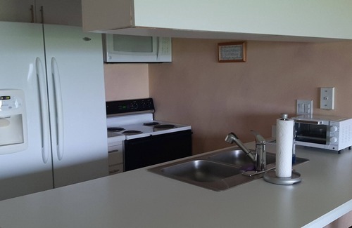 Glenwood Maison | Charming Oceanfront 2-bedroom townhome with AC, WiFi in superb Ormond by the Sea