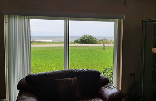 Glenwood Maison | Charming Oceanfront 2-bedroom townhome with AC, WiFi in superb Ormond by the Sea