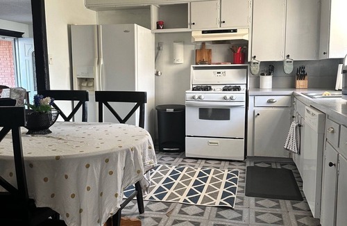 Cabot Maison | Charming old 3-bedroom house with WiFi, & central heat & air in central Cabot