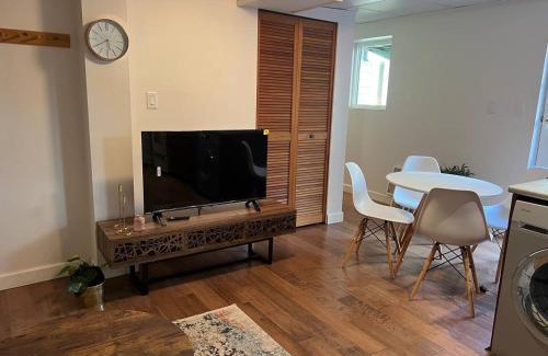 District of North Vancouver Maison | Charming one bedroom suit