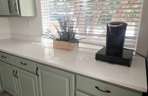 Eagle Pass Appartement | Charming one-bedroom 1.5-bath guesthouse with fully equipped kitchen in Glendale