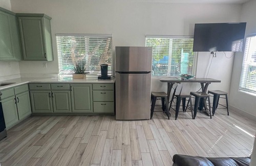 Eagle Pass Appartement | Charming one-bedroom 1.5-bath guesthouse with fully equipped kitchen in Glendale
