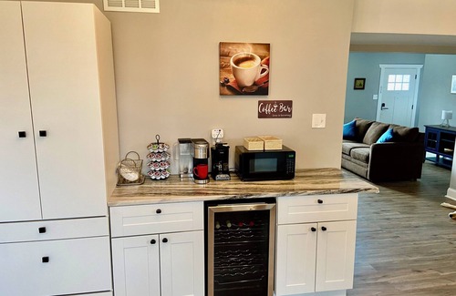 Broomall Maison | Charming one-level retreat near Philly with private yard, kid/pet friendly