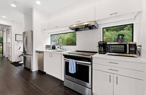 Southwest Hills Maison | Charming Patton Heights Bungalow in Portland with WiFi, AC