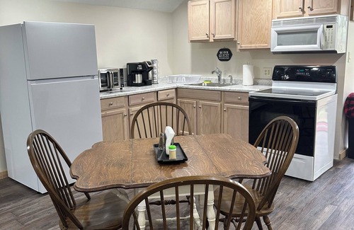 Conneaut Lake Appartement | Charming pet friendly 1-bedroom apartment with WiFi, AC in quaint Conneaut Lake