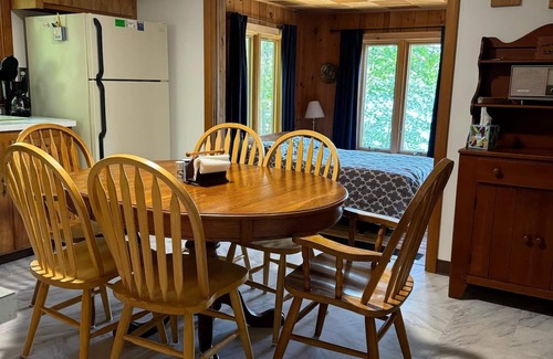 Raymond Maison | Charming pet-friendly Maine camp in a peaceful cove on Little Sebago.