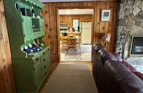 Raymond Maison | Charming pet-friendly Maine camp in a peaceful cove on Little Sebago.