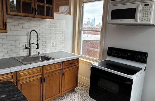 Olde Kensington Appartement | Charming Philadelphia 2-bedroom Tower Suite nestled among Fairmount Park.