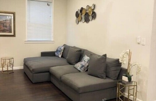 Hoover - Foster Appartement | Charming Pill Hill Upper Flat