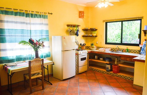 Brisas de Zicatela Appartement | Appartement spacieux, vue sur le jardin, piscine sans chlore, à 1 minute de la plage