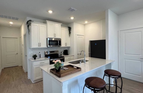 Lincoln Park Maison | Charming PRIVATE 1-bedroom guest house in lovely Little Elm with AC