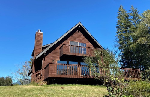 Randle Cabine | Charming private 3-bedroom cabin with WiFi, AC and Hot Tub in quaint Randle.