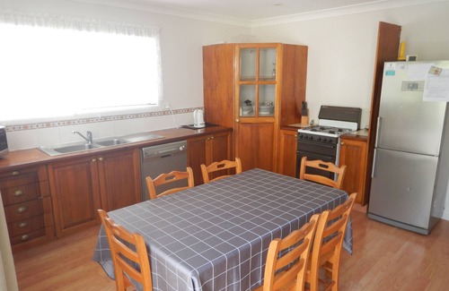 Wynnum Maison | Charming, Private 3-Bedroom Cottage By The Bay
