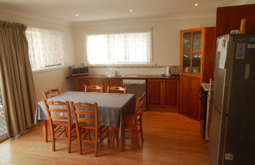 Wynnum Maison | Charming, Private 3-Bedroom Cottage By The Bay