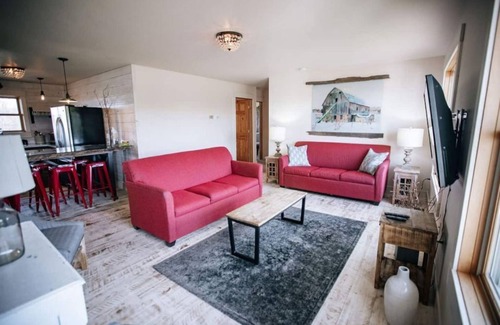 Sand Creek Maison | Charming & Private 5 BR Country Getaway