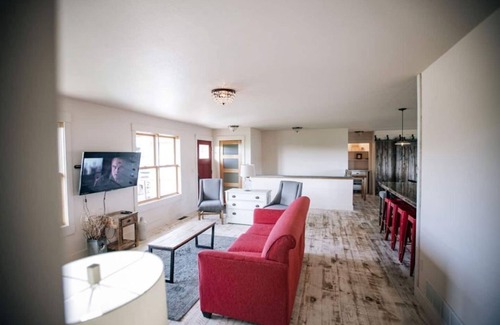 Sand Creek Maison | Charming & Private 5 BR Country Getaway
