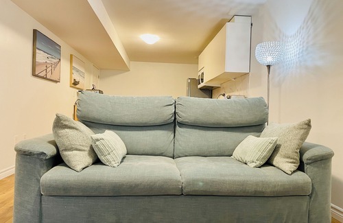 Halifax Appartement | Charming private basement apartment with kingsize bed in brilliant Halifax