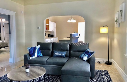 Wyandotte Appartement | Charming, Private Patio, Minutes to Detroit River