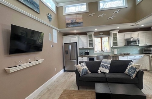 Wading River Appartement | “Charming private studio, kitchenette setup, cable TV, private entrance.”