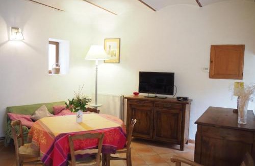 Mollans-sur-Ouveze Maison | Charming Provençal holiday home with garden