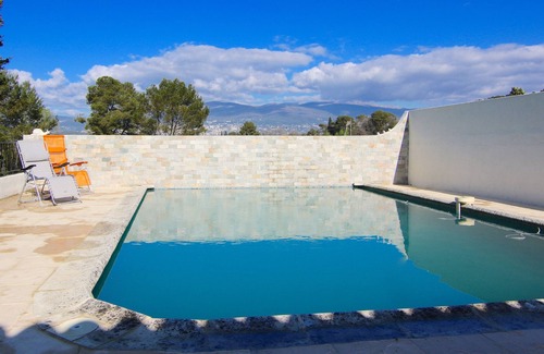Les Baraques Maison | Charming Provencal farmhouse with swimming pool and superb view of the Grasse hills