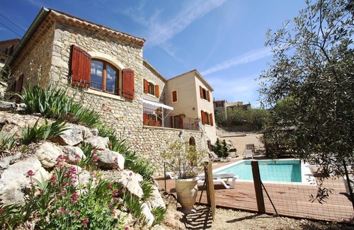 Plaisians Villa | Belle Villa-mas Provençal charme face Mont Ventoux Piscine chauffée Jacuzzi