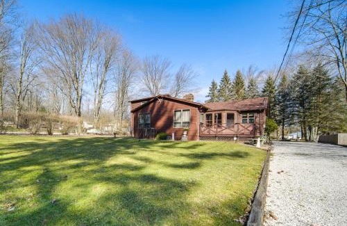 Westford Maison | Charming Pymatuning Lake House Near Park and Beach