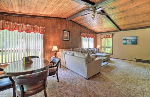 Westford Maison | Charming Pymatuning Lake House Near Park and Beach