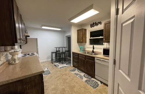Bedford Maison | Charming Ranch in Quiet Neighborhood