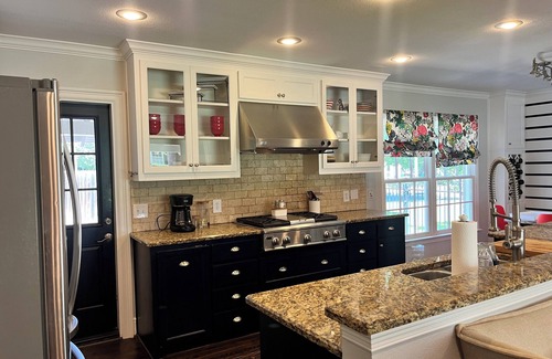 Hollywood - Santa Monica Maison | Charming Ranch - Near it All in East Dallas!