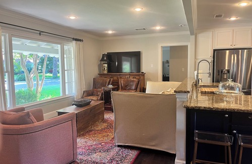 Hollywood - Santa Monica Maison | Charming Ranch - Near it All in East Dallas!