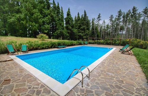 Scheggia Appartement | Loggia, charmant appartement rénové 3bd / 2bt en Toscane avec piscine partagée