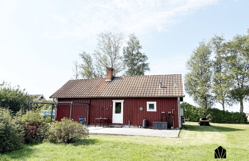 Vaderstad Chalet De Ski | Charming red cottage in Väderstad – quiet country idyll near Tåkern | SE10024